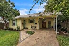 Charming Canary Cottage Retreat cottage